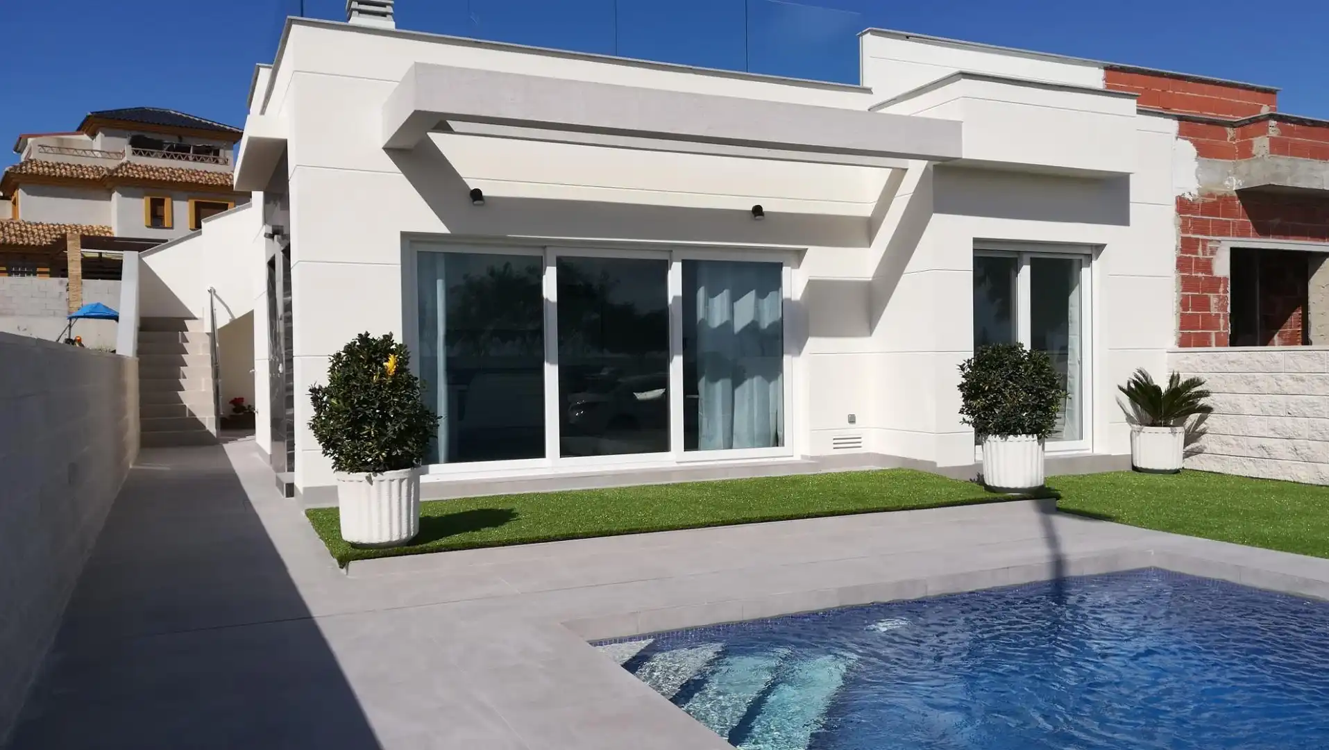 Chalet con piscina en venta en Los Montesinos