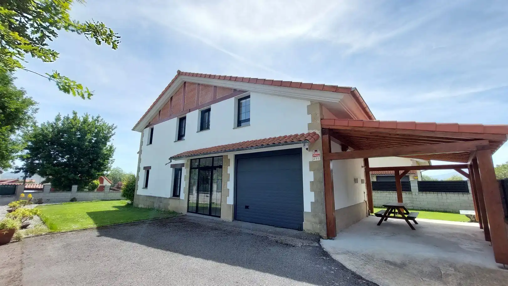 Vista exterior de Casa o xalet de lloguer en Ribamontán al Mar amb Jardí privat, Terrassa i Moblat