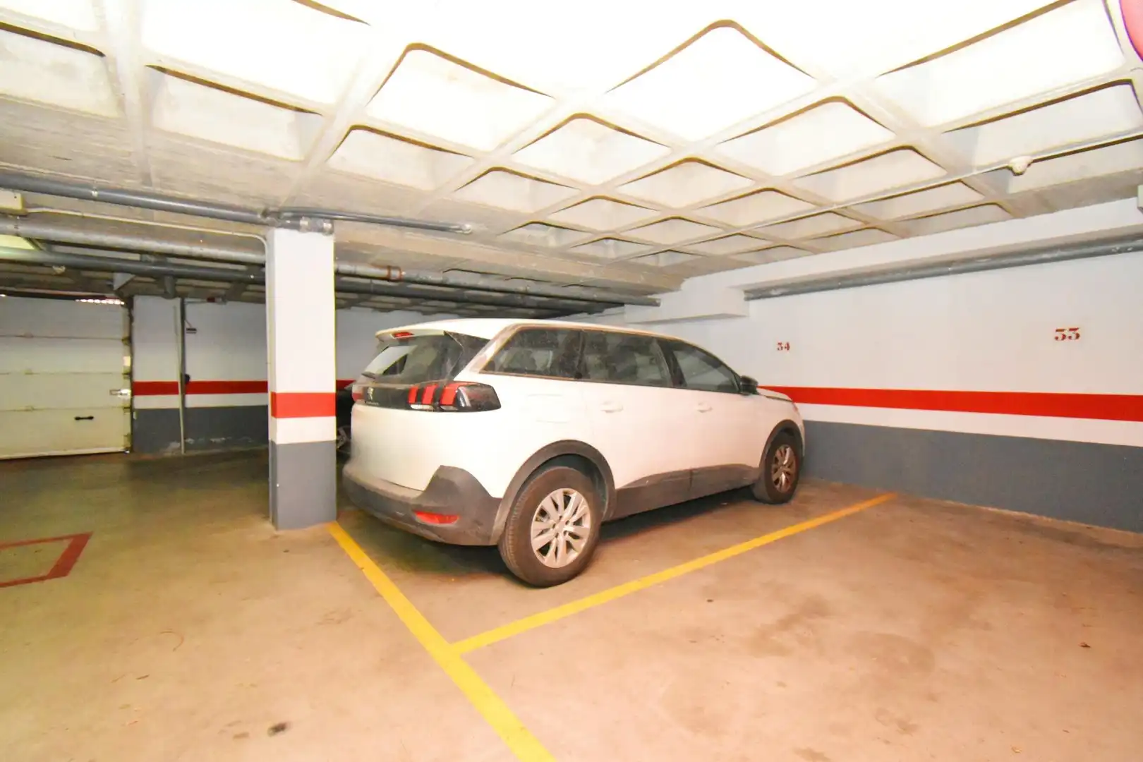 Parkplatz von Wohnung zum Verkauf in Roquetas de Mar mit Klimaanlage, Terrasse und Gemeinschaftspool