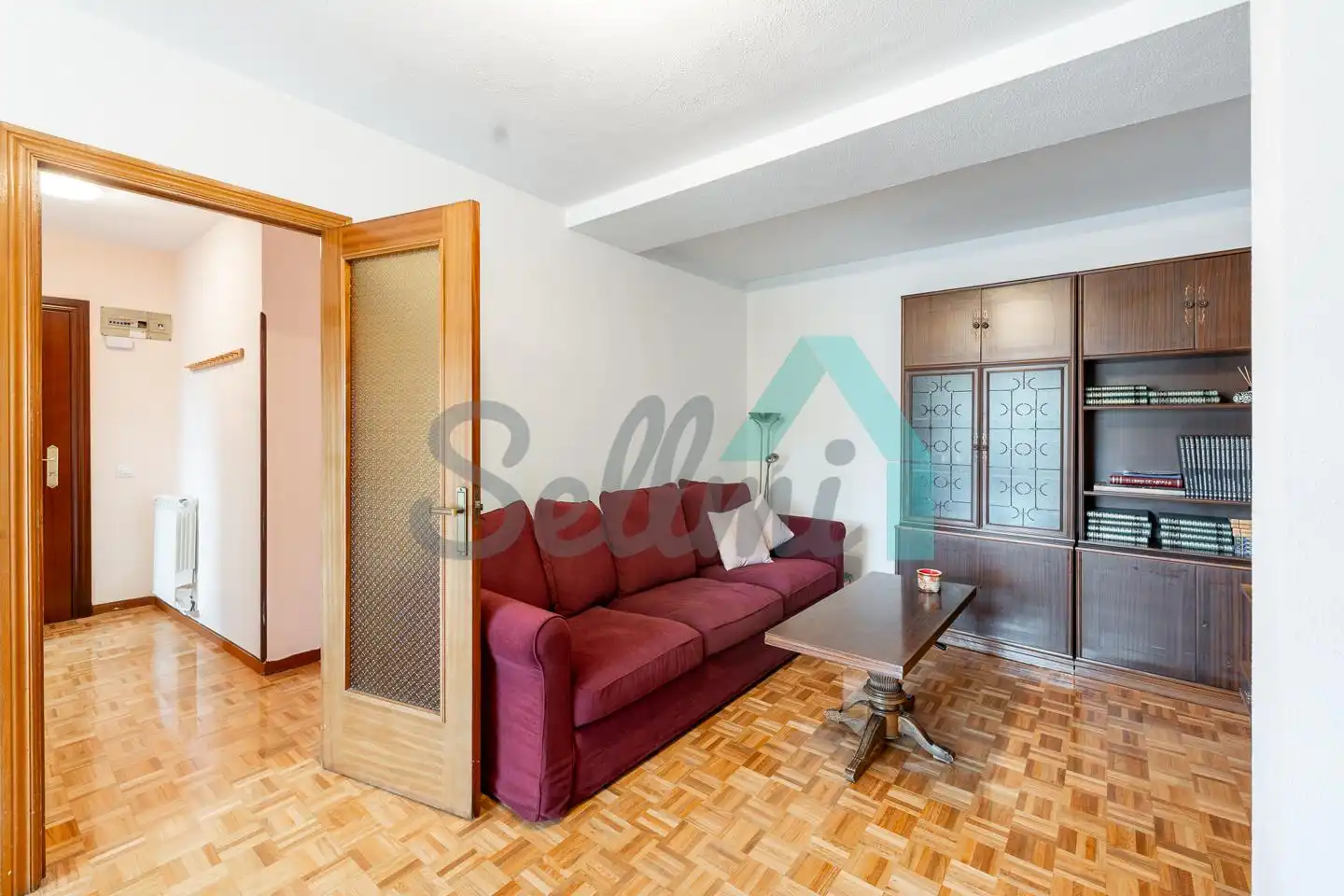 Sala de estar de Piso de alquiler en Oviedo  con Calefacción, Parquet y Amueblado