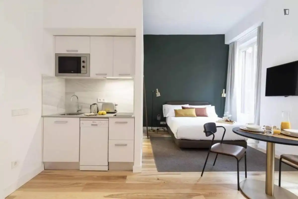 Study for rent in Cortes - Huertas