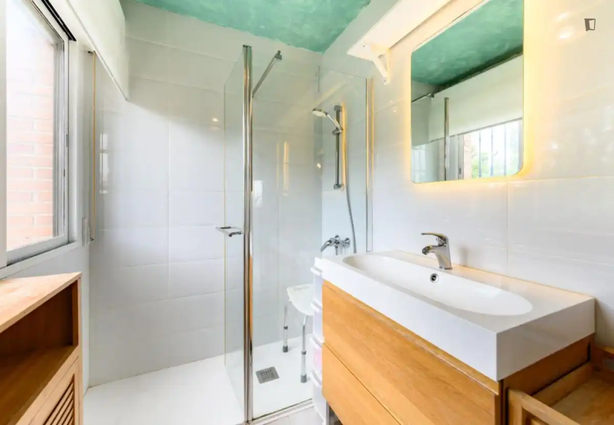 Baño de Apartamento de alquiler en La Moraleja con Calefacción, Amueblado y Horno