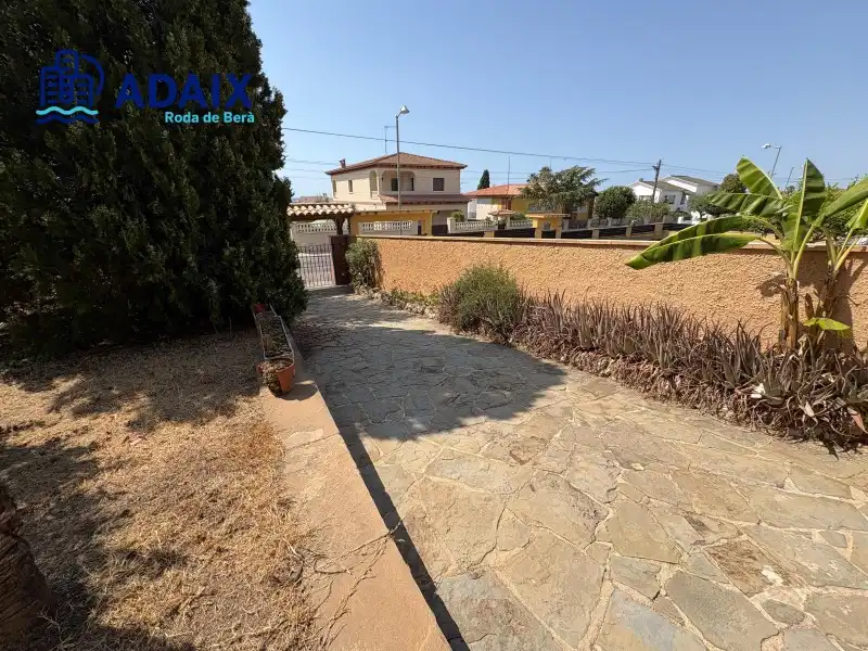 Vista exterior de Casa o chalet en venta en Roda de Berà con Terraza, Trastero y Horno