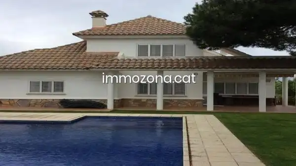 Villa avec piscine à vendre à Calle JOSEP PLA I CASADEVALL, imagen 2
