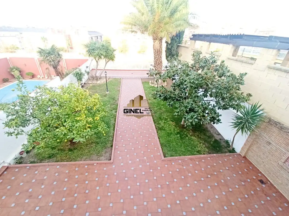 Jardí de Casa o xalet en venda en Jaén amb Aire condicionat, Calefacció i Terrassa