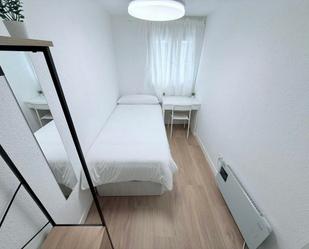 Bedroom of Flat to share in  Madrid Capital  with Heating, Furnished and Washing machine