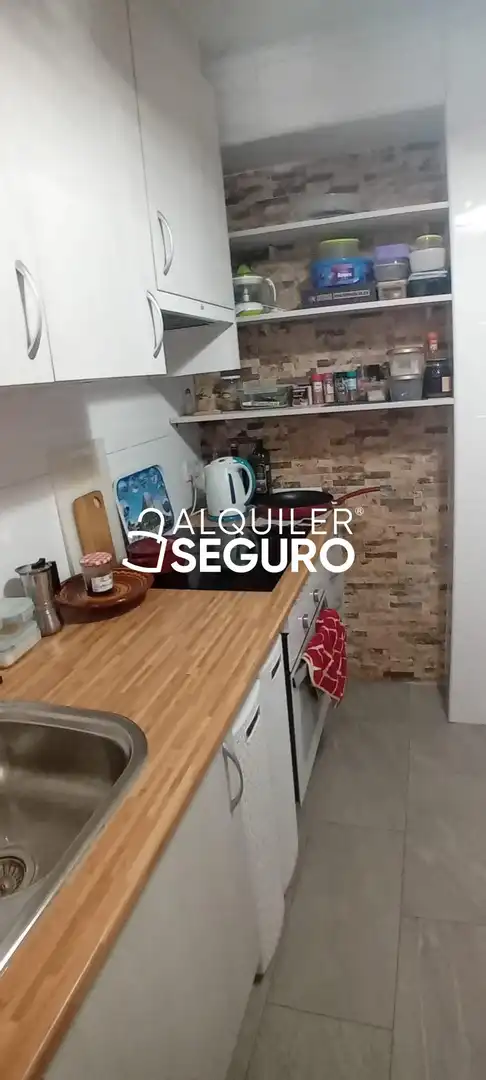 Cocina de Piso de alquiler en Canencia, Madrid