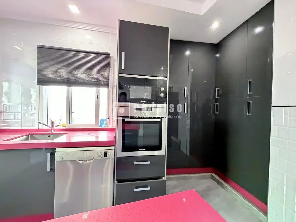 Cuina de Casa o xalet de lloguer en Málaga amb Aire condicionat i Terrassa