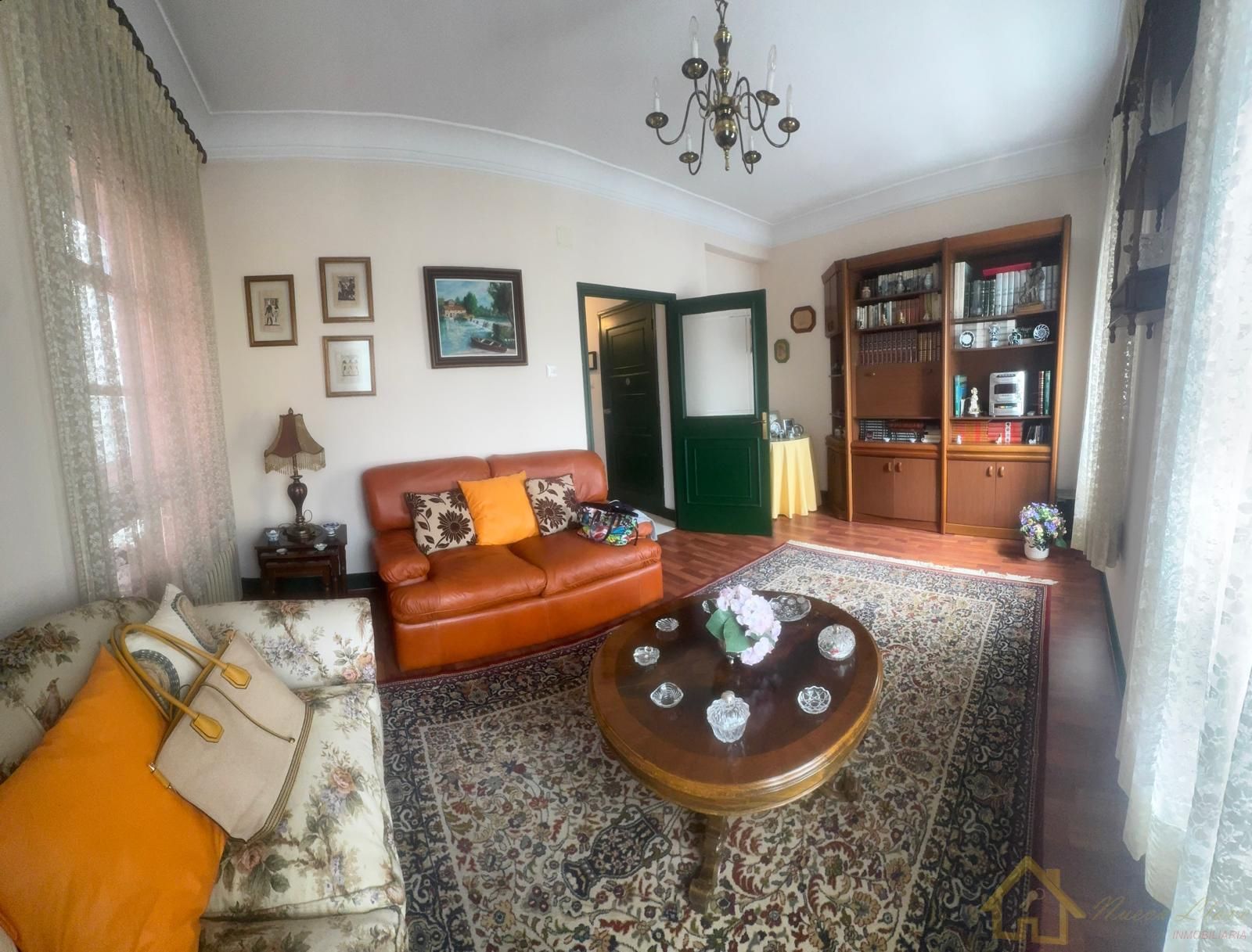 Sala d'estar de Pis de lloguer en Lugo Capital amb Calefacció, Parquet i Moblat