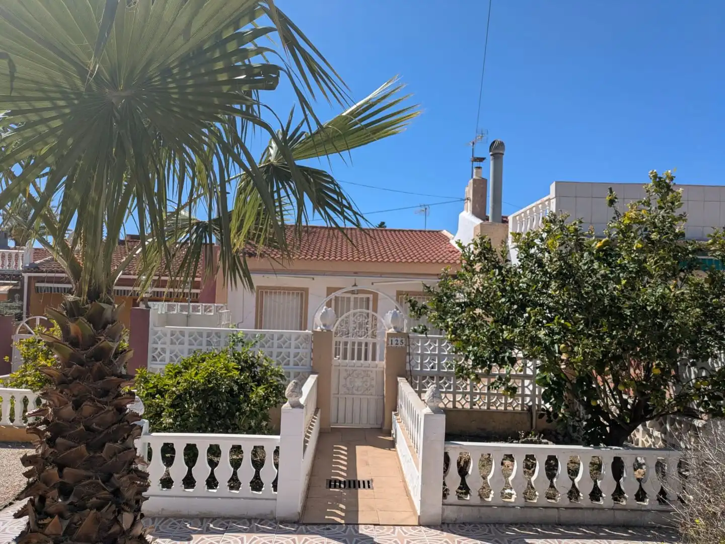 Vista exterior de Casa o xalet de lloguer en Zona Carrefour - Urbanizaciones