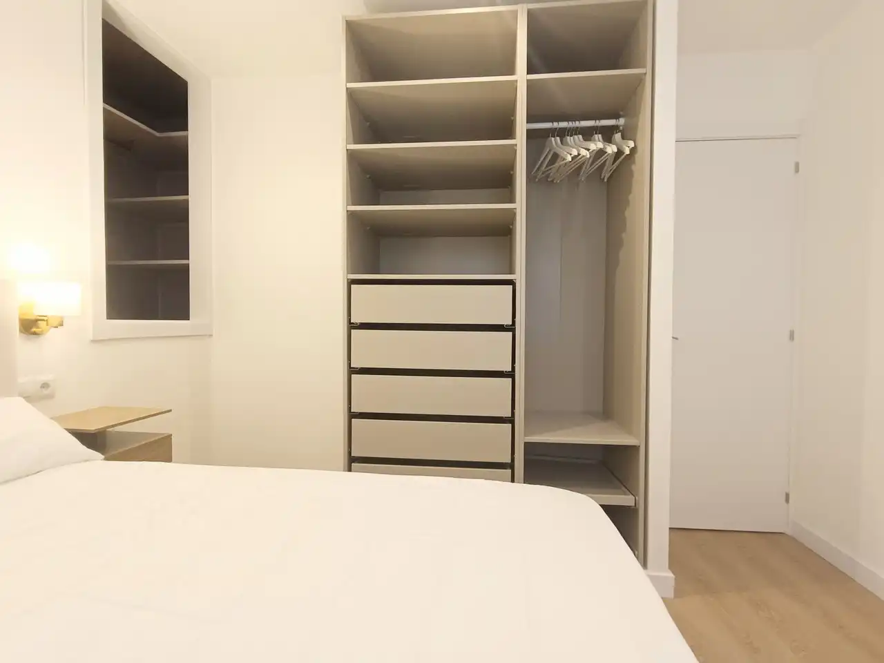 Schlafzimmer von Wohnung zur Miete in Madrid mit Klimaanlage, Heizung und Möbliert