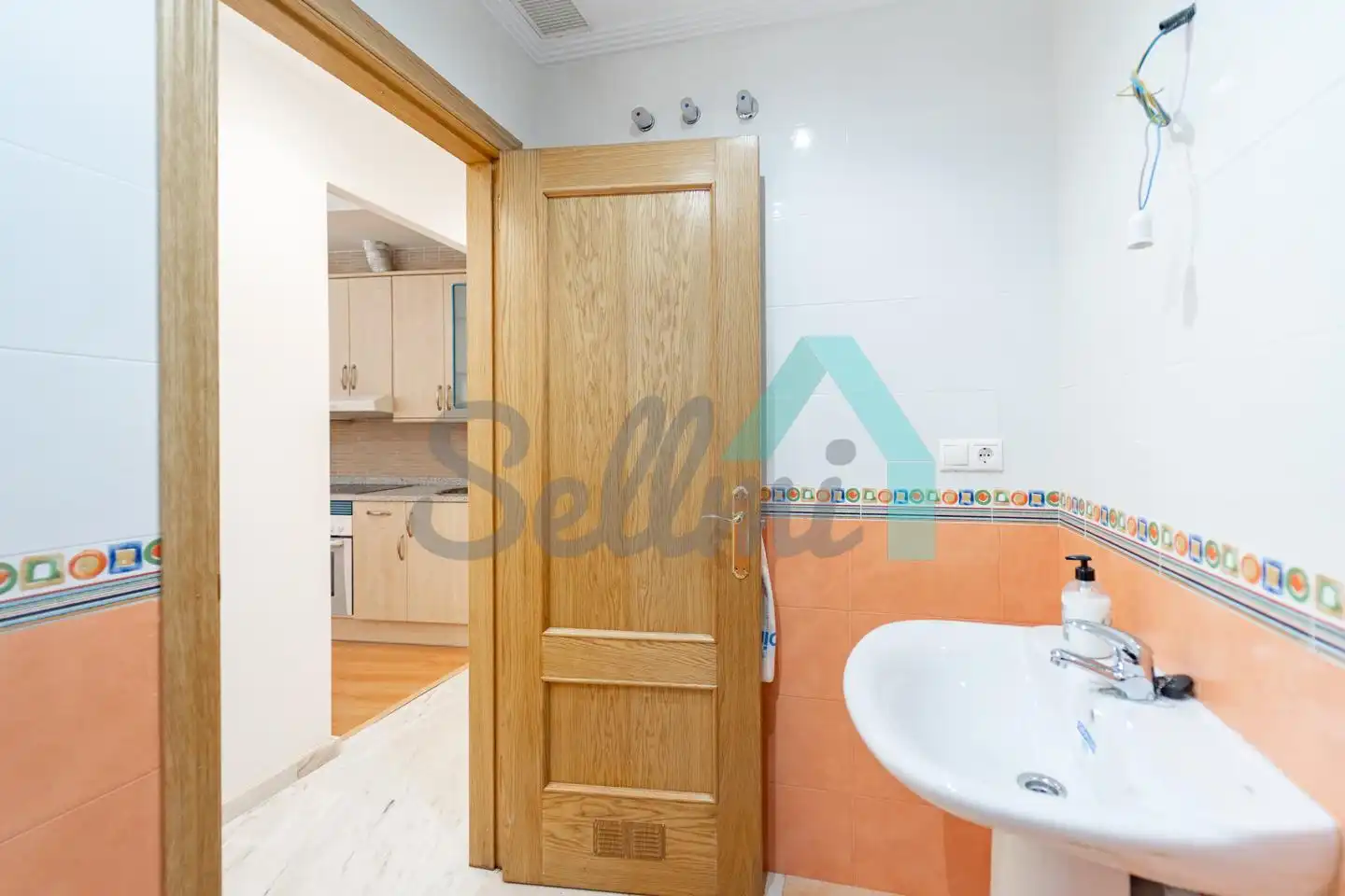 Badezimmer von Wohnung zum Verkauf in Aller mit Heizung, Terrasse und Abstellraum