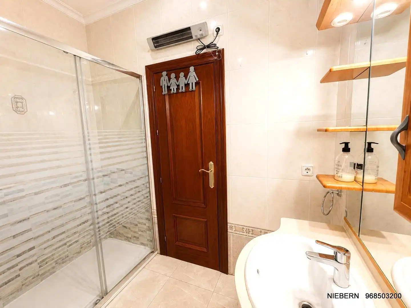 Baño de Piso de alquiler en Cartagena con Aire acondicionado, Amueblado y Horno