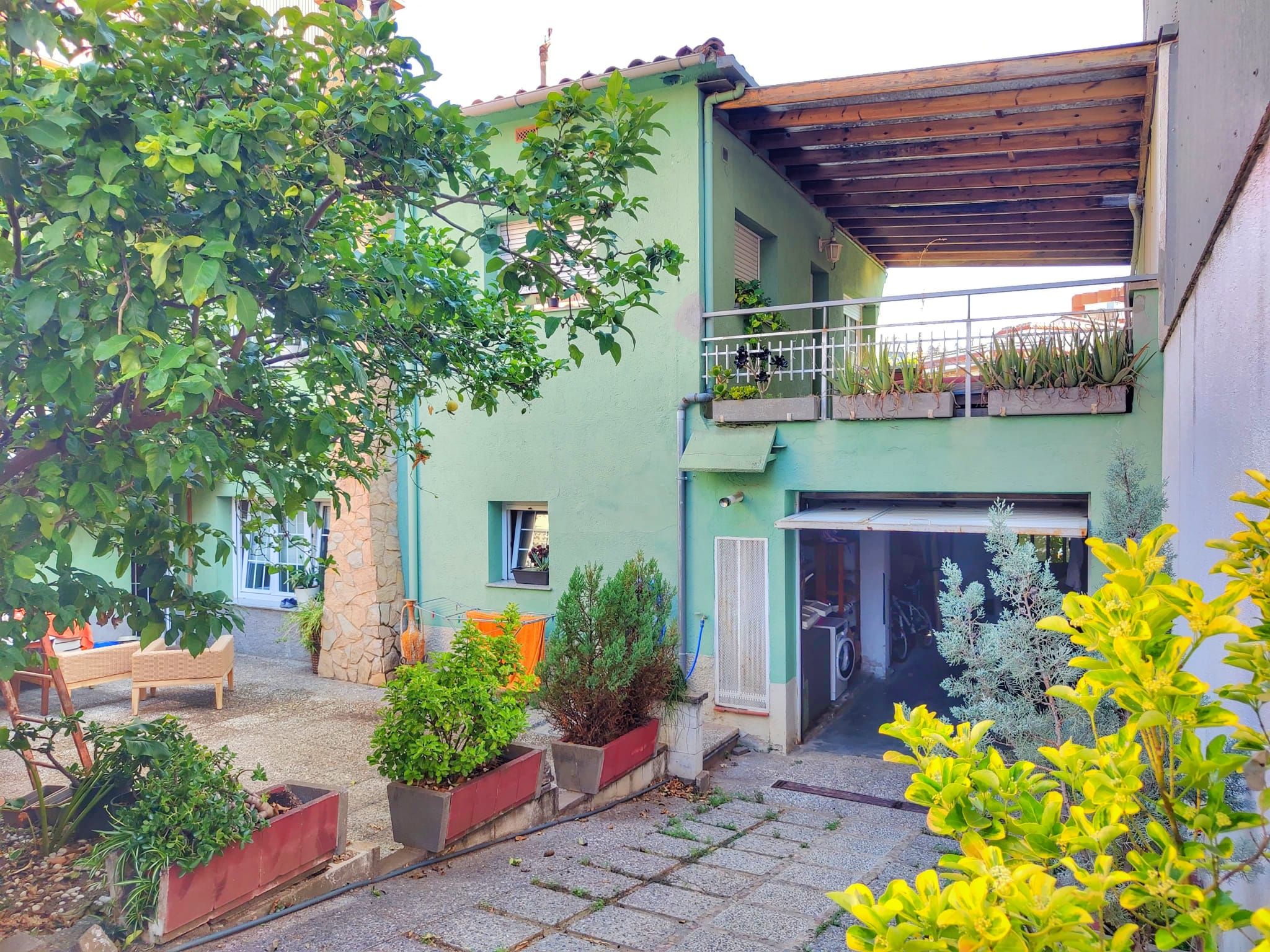 Vista exterior de Casa o xalet en venda en Blanes amb Calefacció, Jardí privat i Terrassa