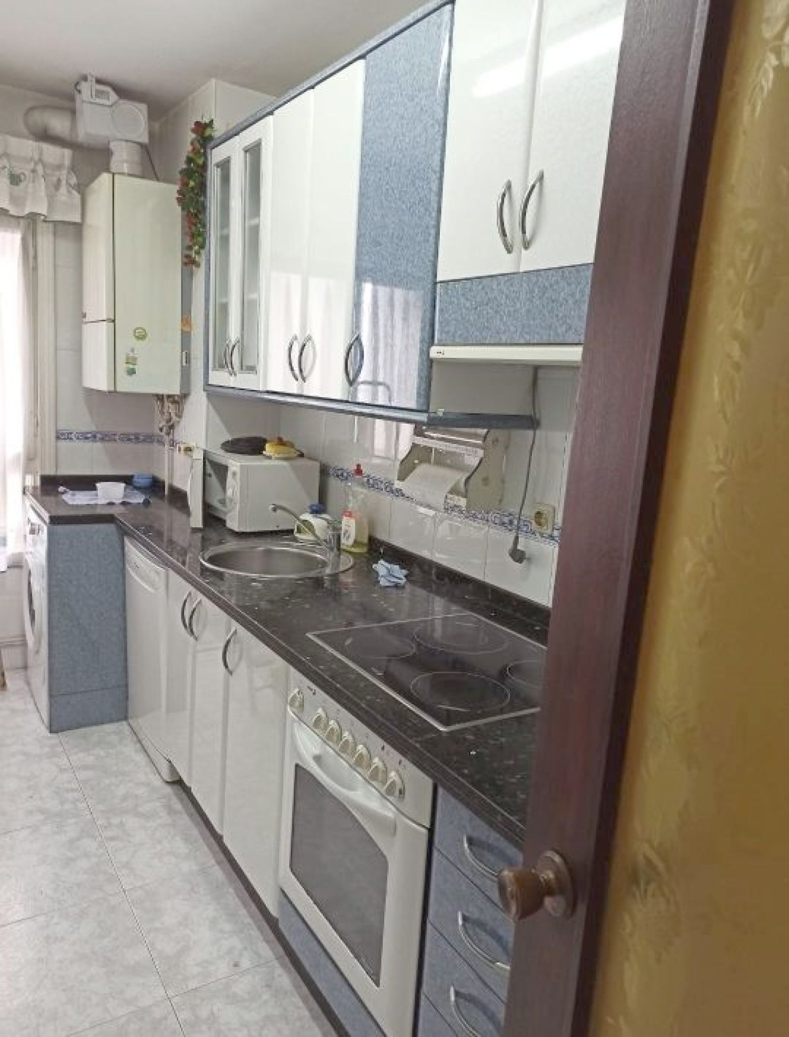 Cuina de Pis en venda en Oviedo  amb Calefacció