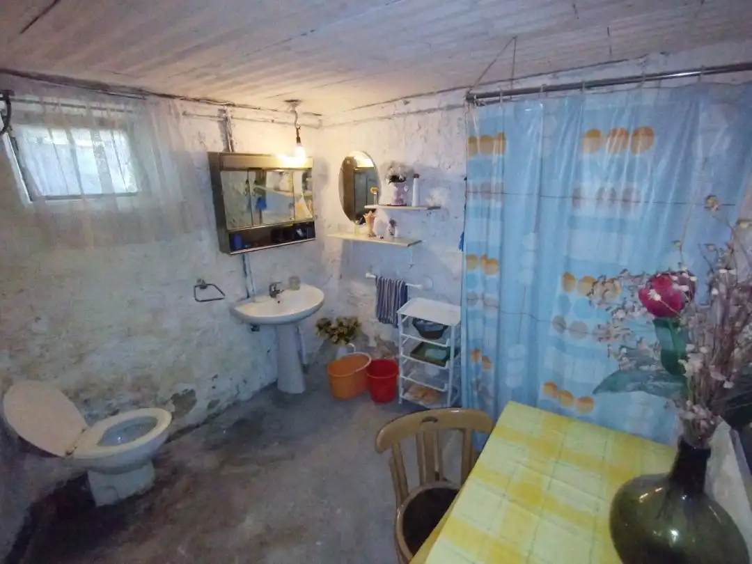 Badezimmer von Haus oder Chalet zum Verkauf in Valle de Tobalina mit Heizung und Privatgarten
