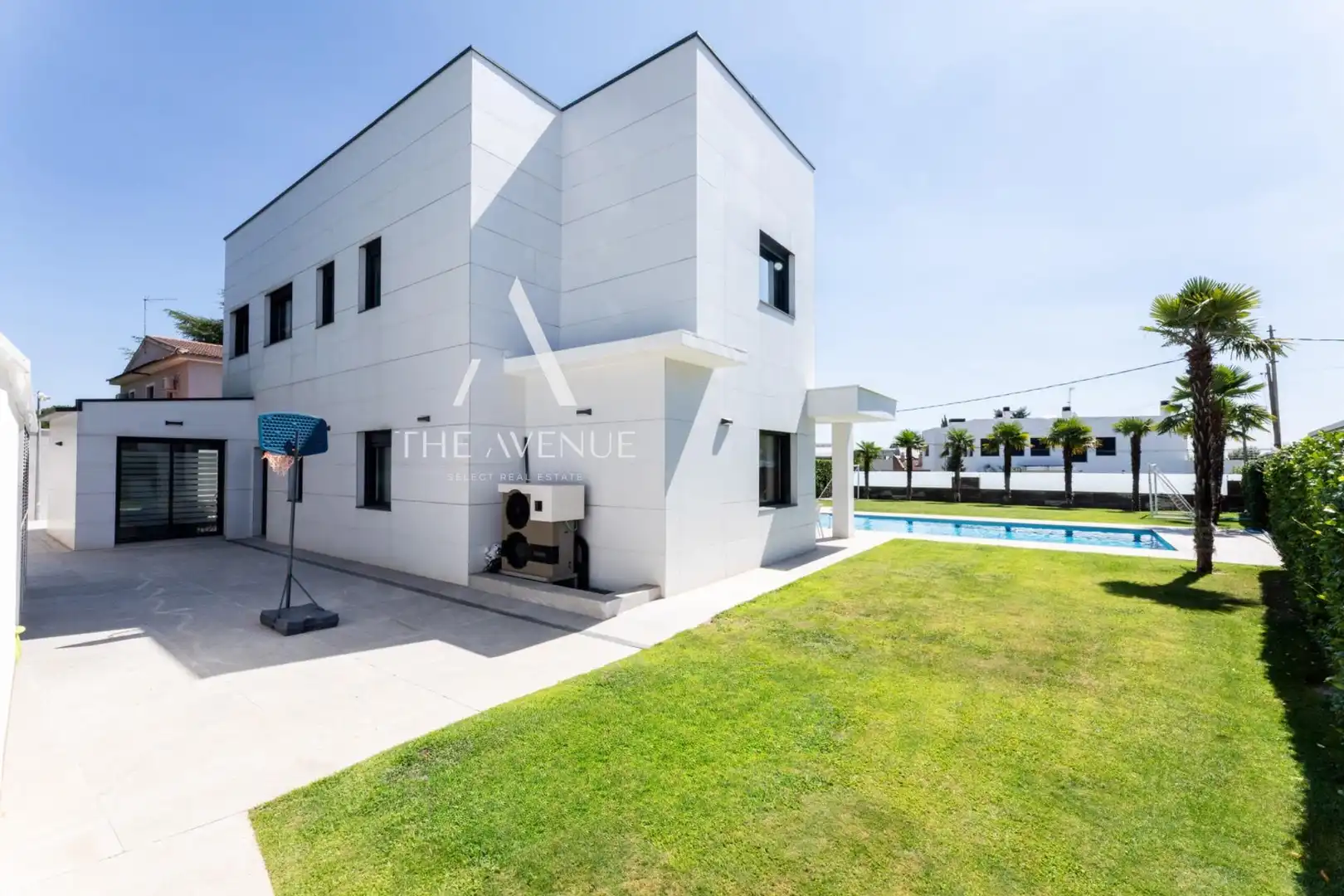 Vista exterior de Casa o xalet en venda en Las Rozas de Madrid amb Aire condicionat, Calefacció i Jardí privat