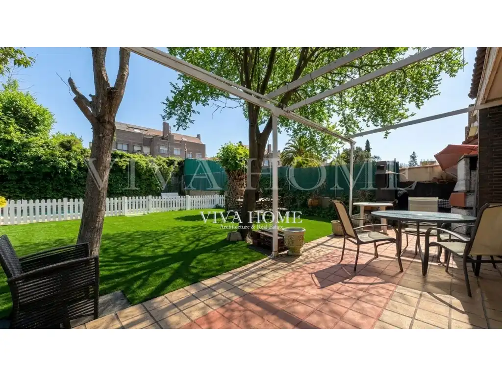 Jardí de Casa o xalet en venda en Urbanizaciones