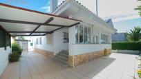 Vista exterior de Casa o xalet en venda en Sevilla la Nueva amb Aire condicionat i Terrassa