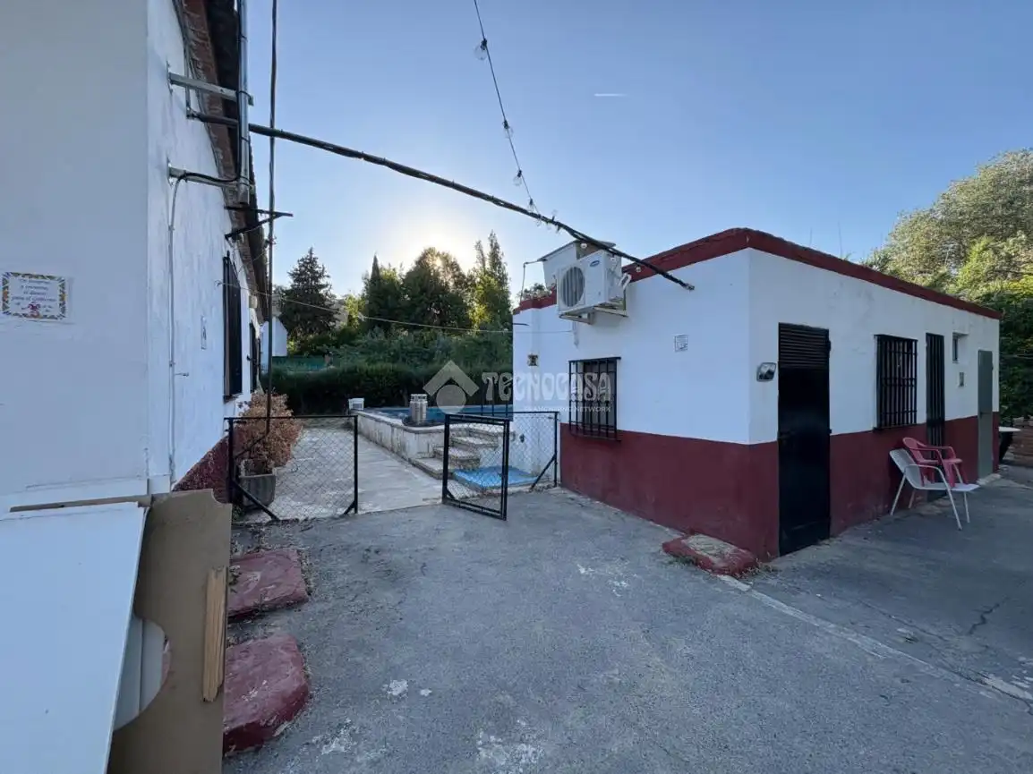 Vista exterior de Finca rústica en venda en Jaén amb Traster i Piscina