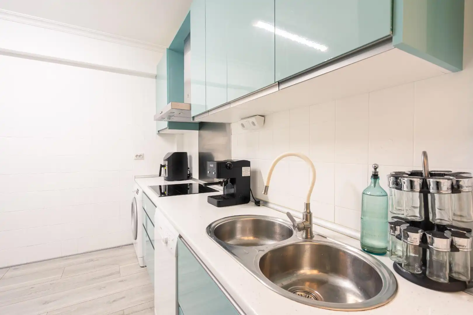 Kitchen of Flat for sale in Sevilla  with Air Conditioner, Furnished and Balcony