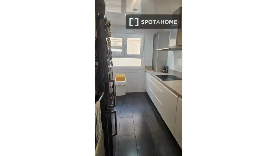 Cuina de Pis per a compartir en Sant Cugat del Vallès amb Aire condicionat, Terrassa i Moblat