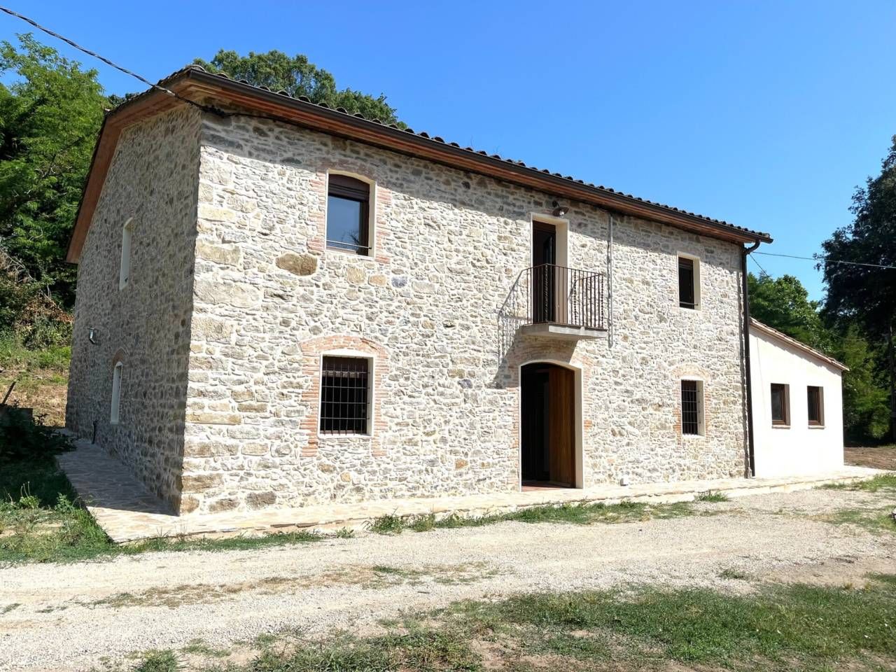 Vista exterior de Finca rústica de lloguer en Sant Aniol de Finestres amb Jardí privat i Piscina