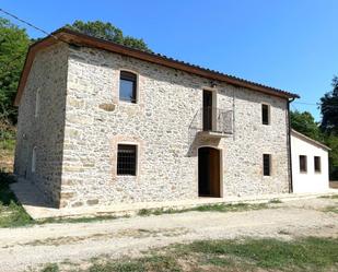 Vista exterior de Finca rústica de lloguer en Sant Aniol de Finestres amb Jardí privat i Piscina