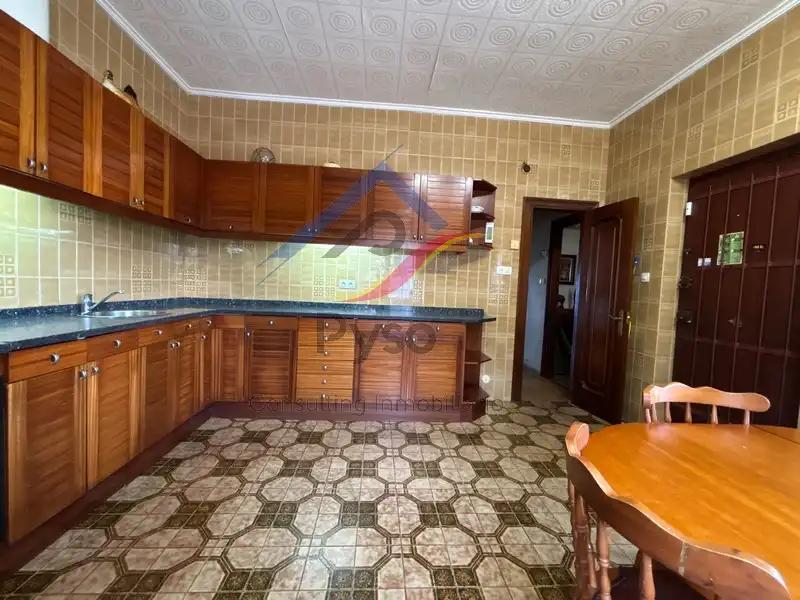 Cuina de Casa o xalet en venda en Piélagos amb Calefacció, Jardí privat i Parquet