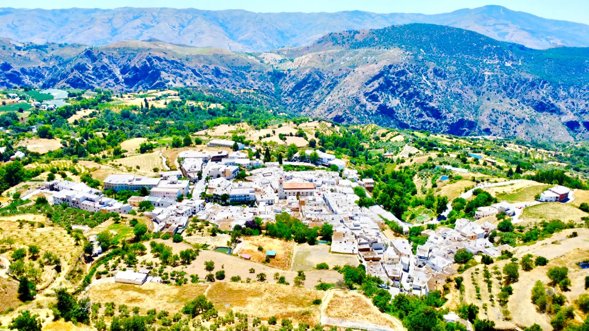 Vista exterior de Casa o xalet en venda en Pórtugos amb Calefacció, Terrassa i Traster