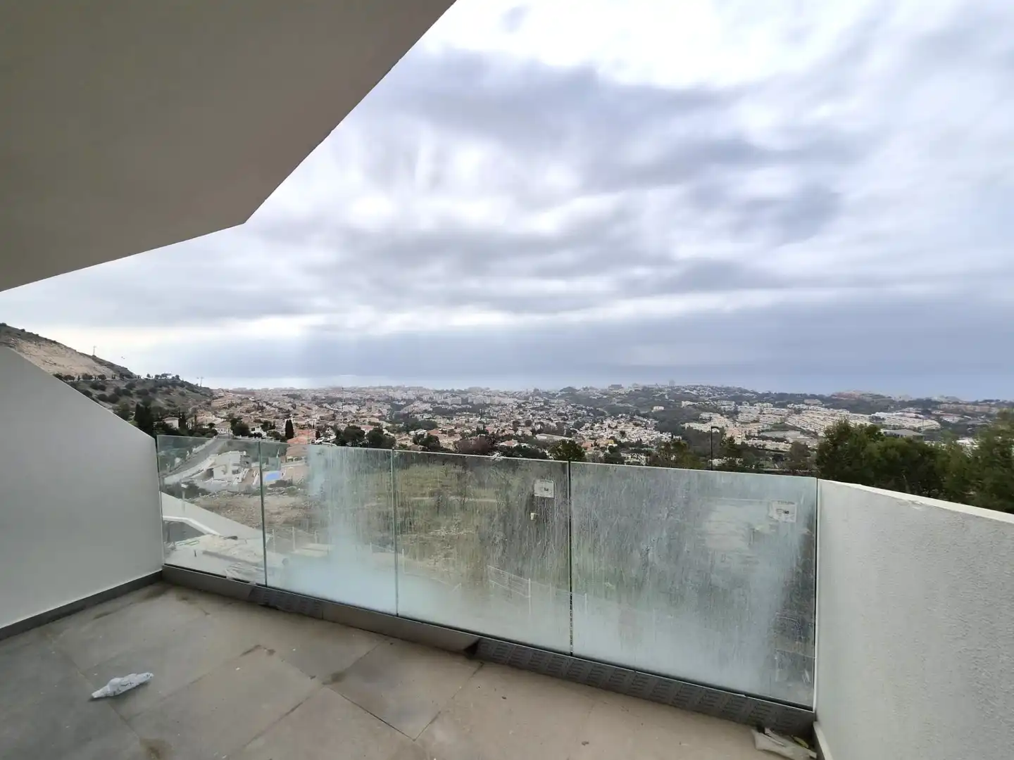 Pis d'obra nova amb piscina en venda a Avenida Rocas Blancas 12