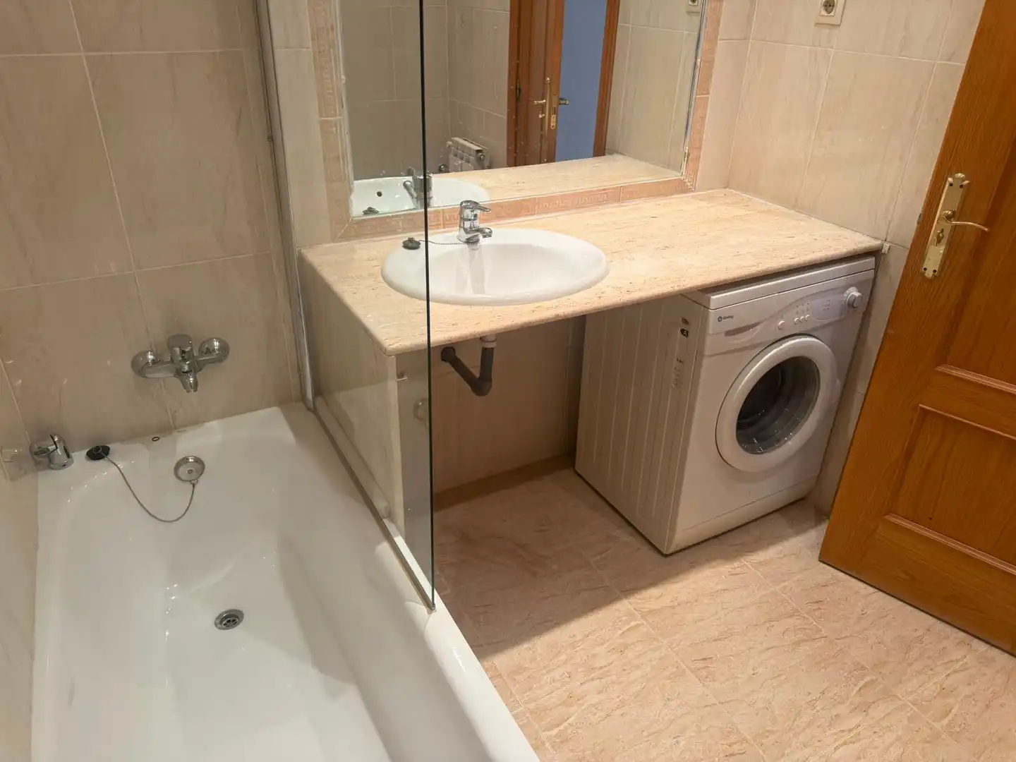 Badezimmer von Wohnung zur Miete in Madrid mit Heizung und Schwimmbad