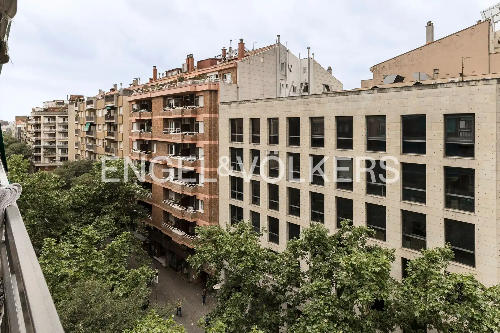 Außenansicht von Wohnung zur Miete in Barcelona mit Heizung, Balkon und Haustiere erlaubt