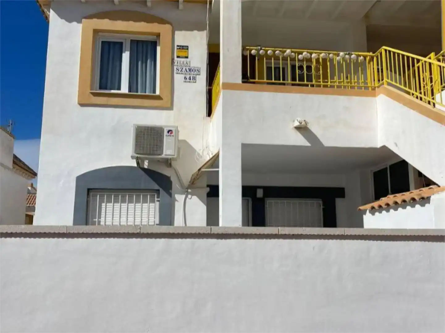 Vista exterior de Dúplex en venda en Torrevieja amb Traster, Piscina i Moblat