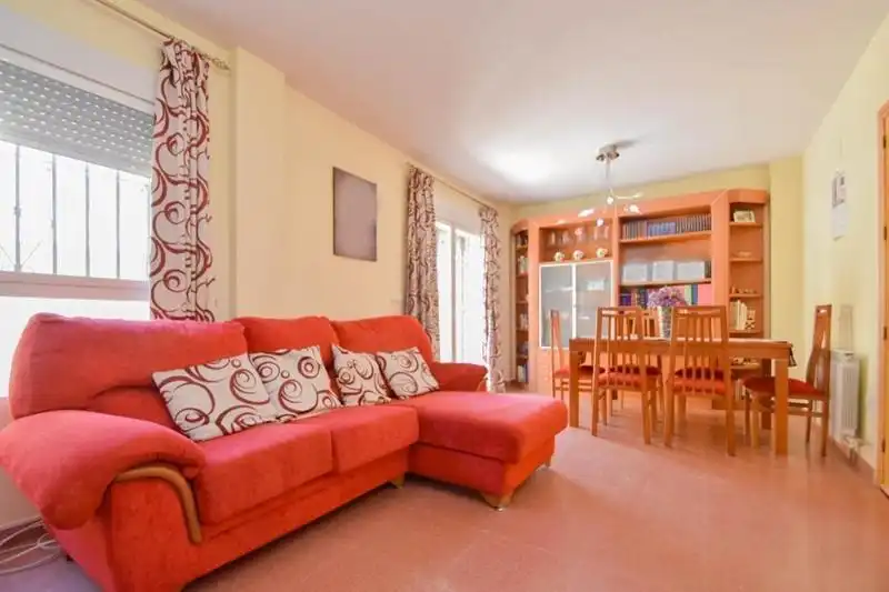 Sala d'estar de Casa o xalet en venda en Alhendín amb Jardí privat, Terrassa i Piscina comunitària