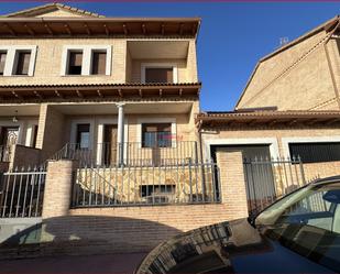 Exterior view of Single-family semi-detached for sale in Santa Olalla