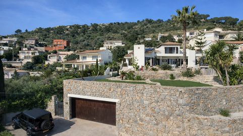 Villa de lujo en Palau-Saverdera: elegancia Hacienda y lujo contemporáneo