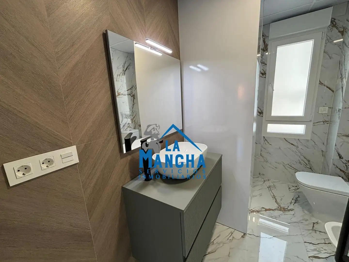 Baño de Piso en venta en Albacete con Calefacción, Amueblado y Balcón