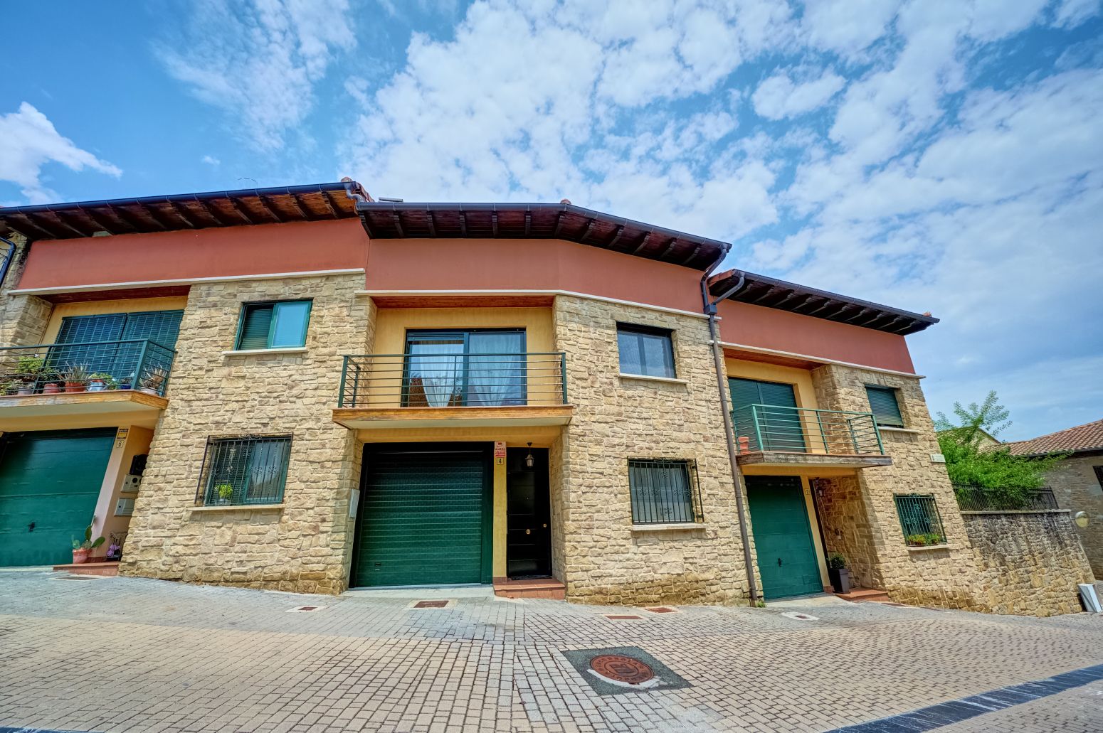 Vista exterior de Casa o xalet en venda en Aranguren amb Calefacció, Parquet i Terrassa