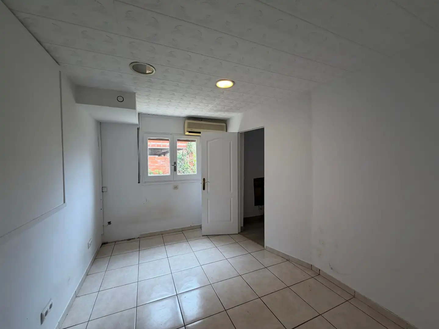 Geschaftsraum zur Miete in Empuriabrava mit Klimaanlage und Terrasse