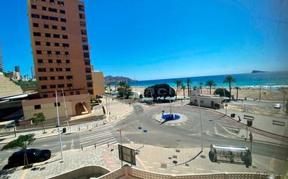 Vista exterior de Apartament en venda en Benidorm amb Aire condicionat, Jardí privat i Piscina