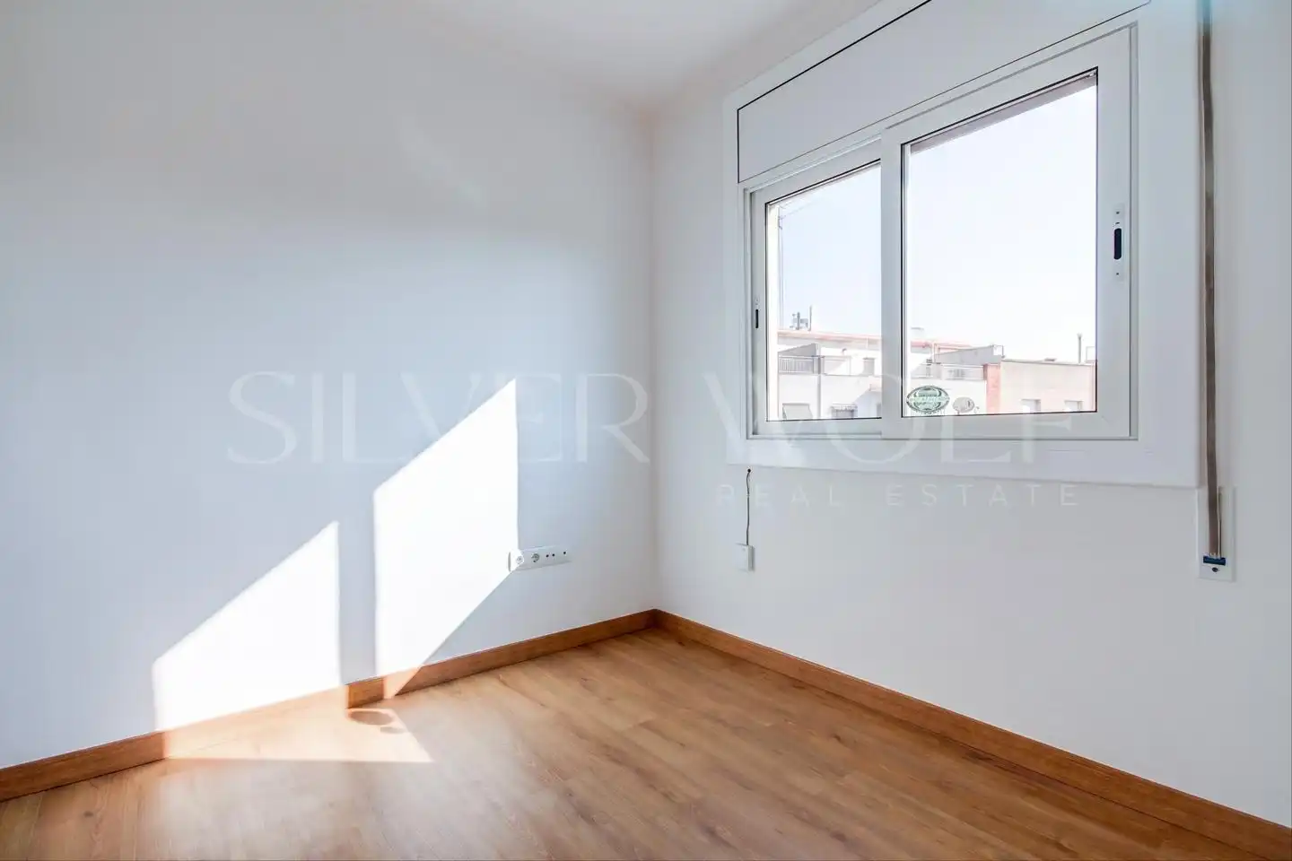 Schlafzimmer von Dachboden zum Verkauf in Vilanova i la Geltrú mit Parkett, Balkon und Alarm