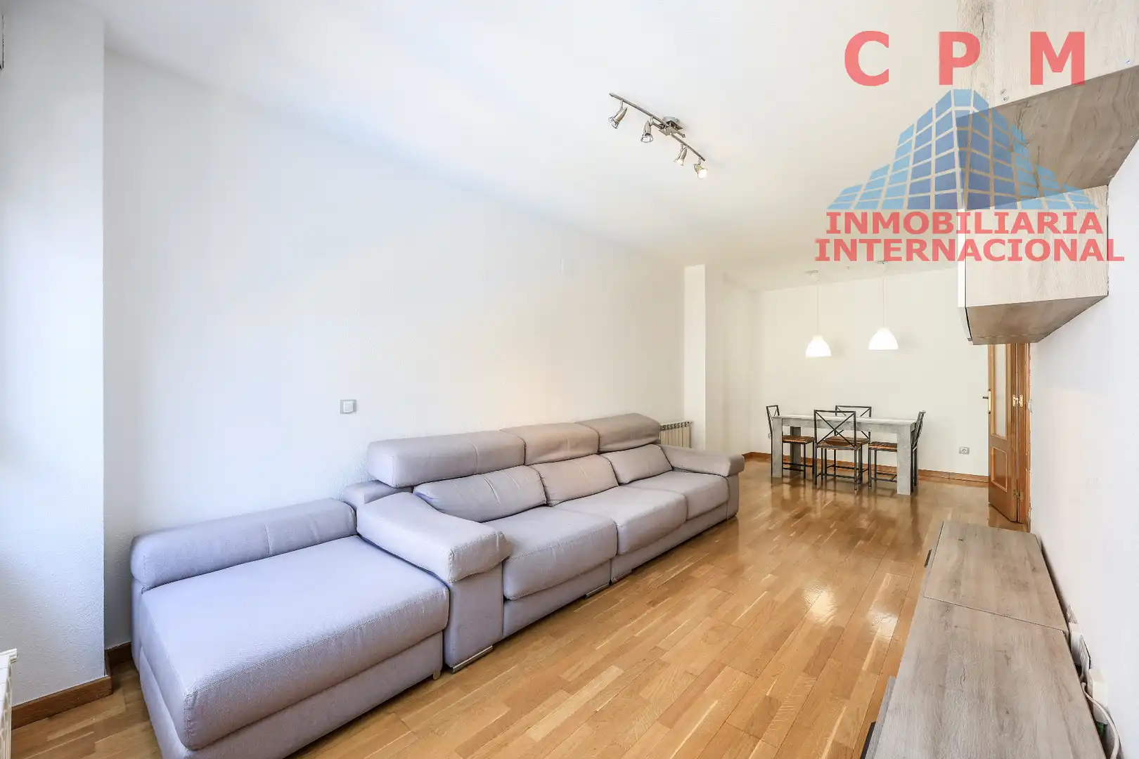 Living room of Flat for rent in Madrid  with Air Conditioner, Heating and Parquet flooring