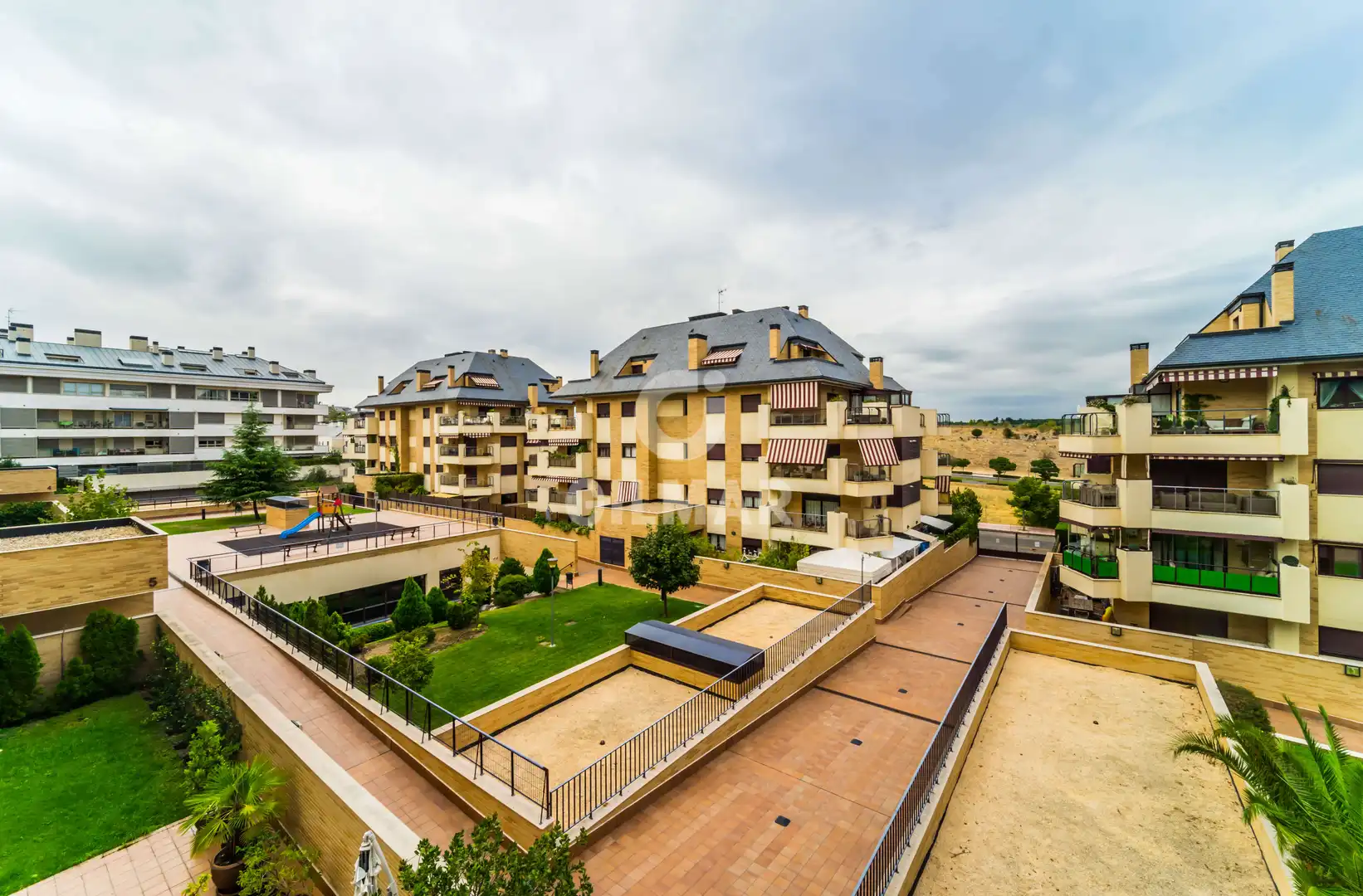 Terrasse von Erdgeschoss zum Verkauf in Boadilla del Monte mit Heizung, Privatgarten und Schwimmbad