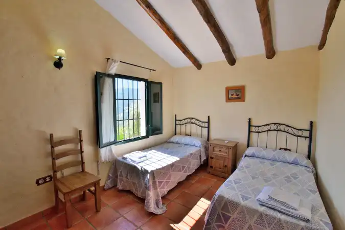 Habitación de Finca rústica en venta en Zahara con Aire acondicionado, Calefacción y Jardín privado