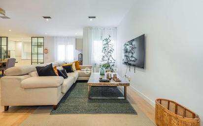 Living room of Flat for sale in  Madrid Capital