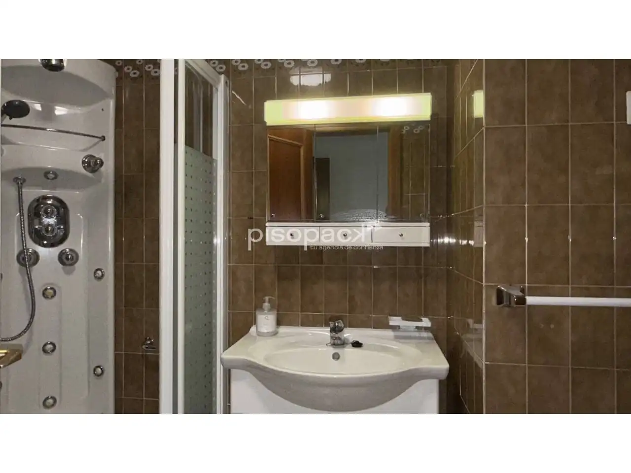 Bathroom of Flat for sale in  Pamplona / Iruña  with Heating, Parquet flooring and Terrace