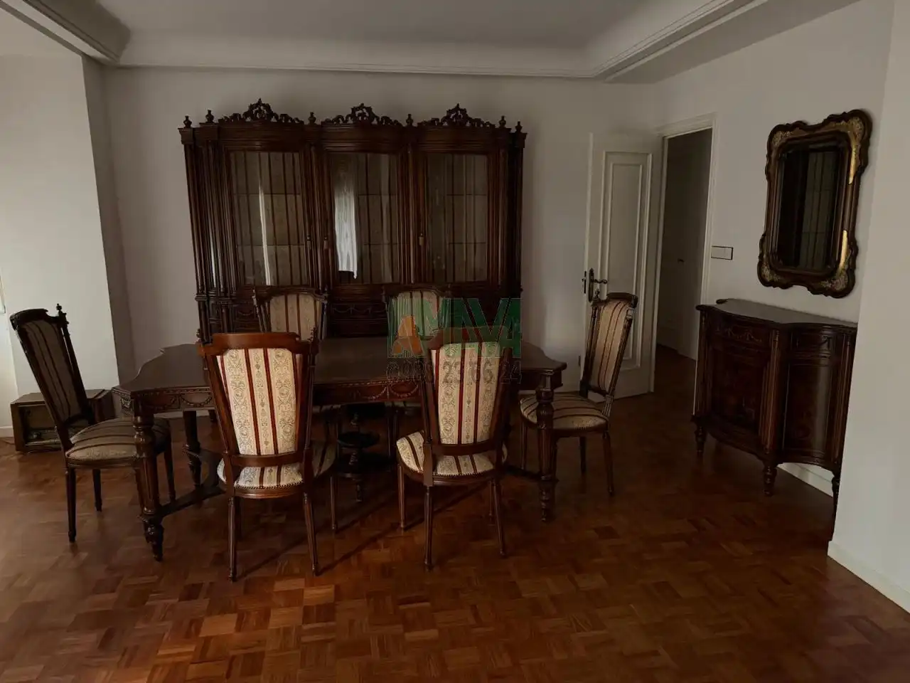 Menjador de Pis de lloguer en Ourense Capital  amb Calefacció, Parquet i Traster