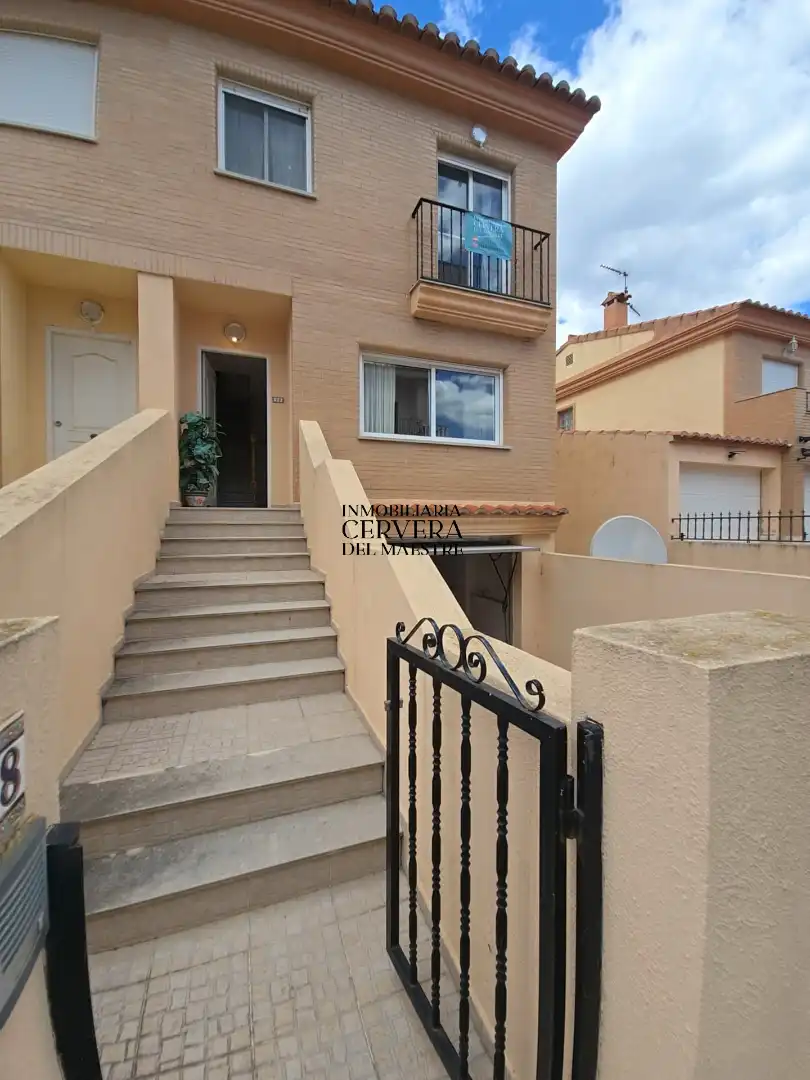 Vista exterior de Casa adosada en venda en La Salzadella amb Aire condicionat, Calefacció i Jardí privat