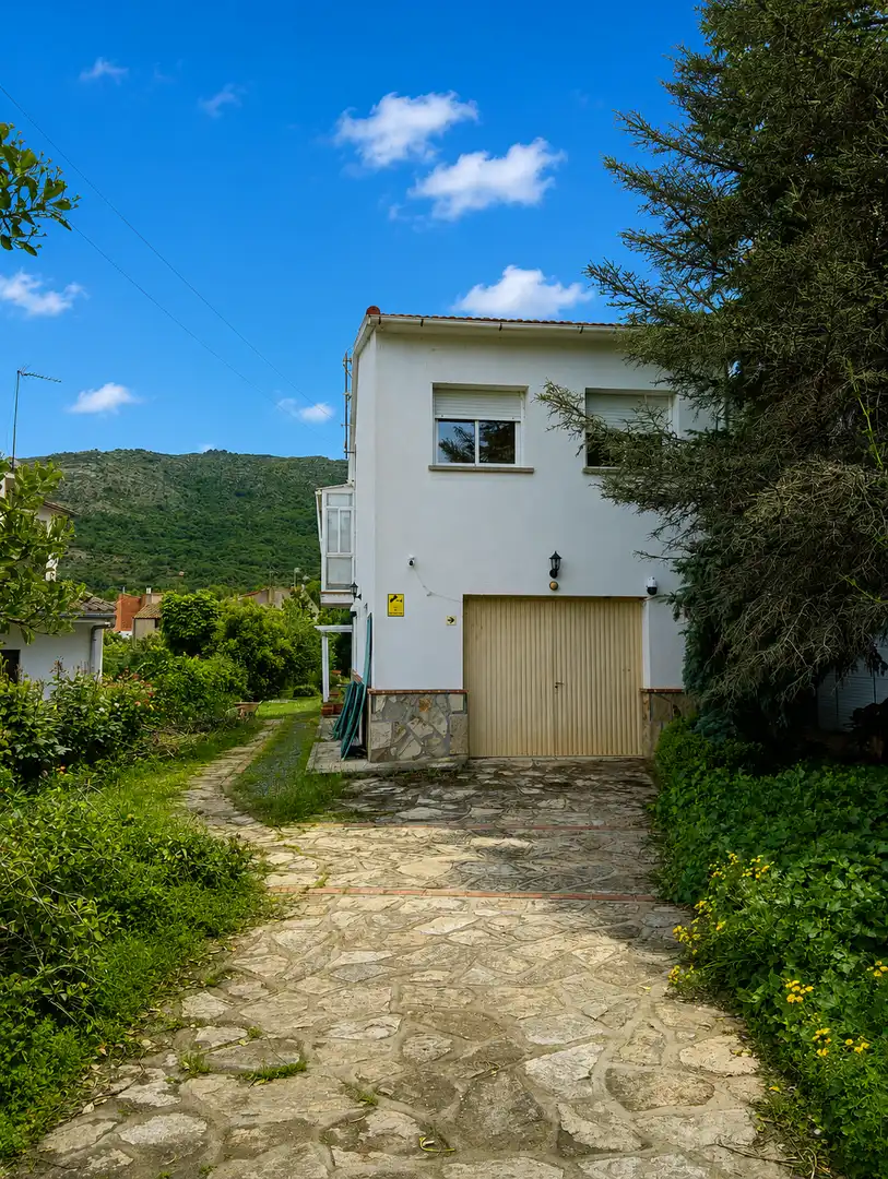 Vista exterior de Casa o chalet en venta en Navaluenga con Calefacción, Jardín privado y Terraza